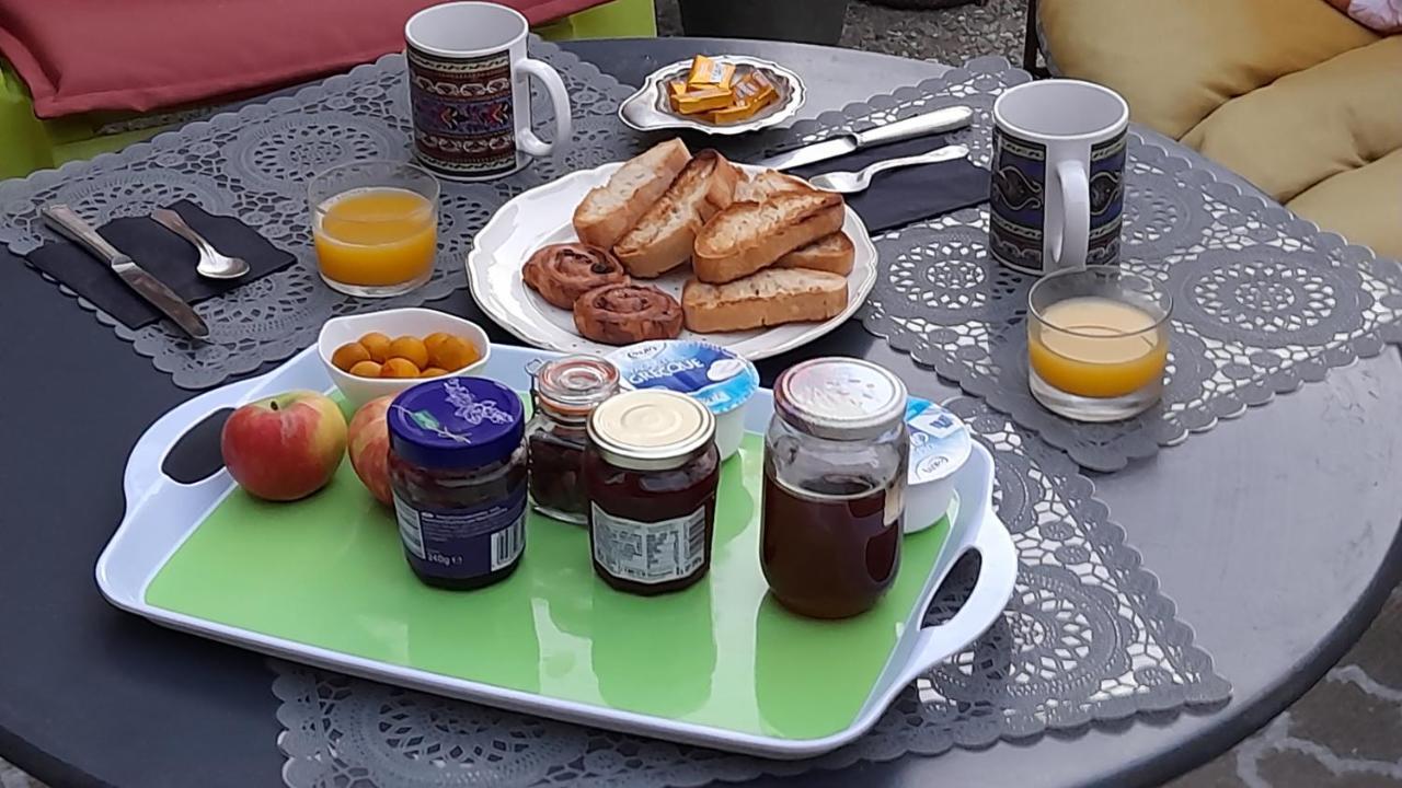 Bed and Breakfast Sur Le Chemin Auvillar Zewnętrze zdjęcie